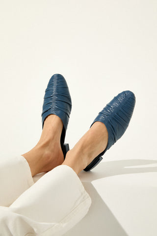 Heidi Mules en piel azul